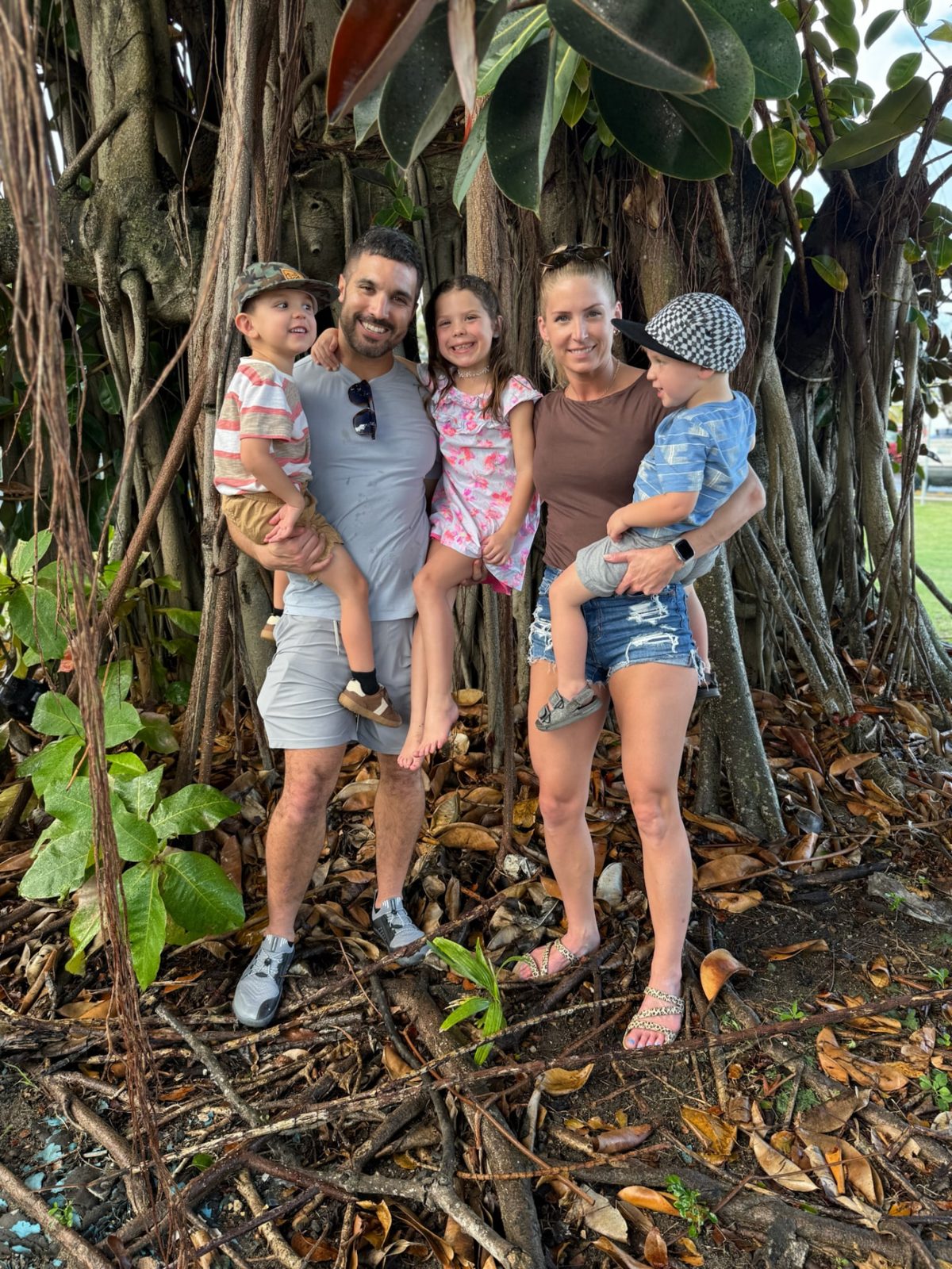 Dan and Kendra Roman with their family